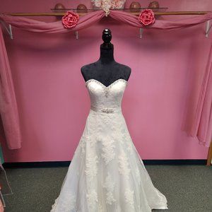 Symphony S3703 Ivory Size 6 Bridal Gown/Wedding Dress